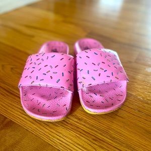 Size 6 Simpson Vans Slides